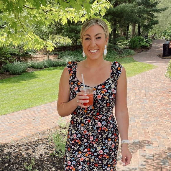 Meet your Posher, Christina - Picture 2 of 5